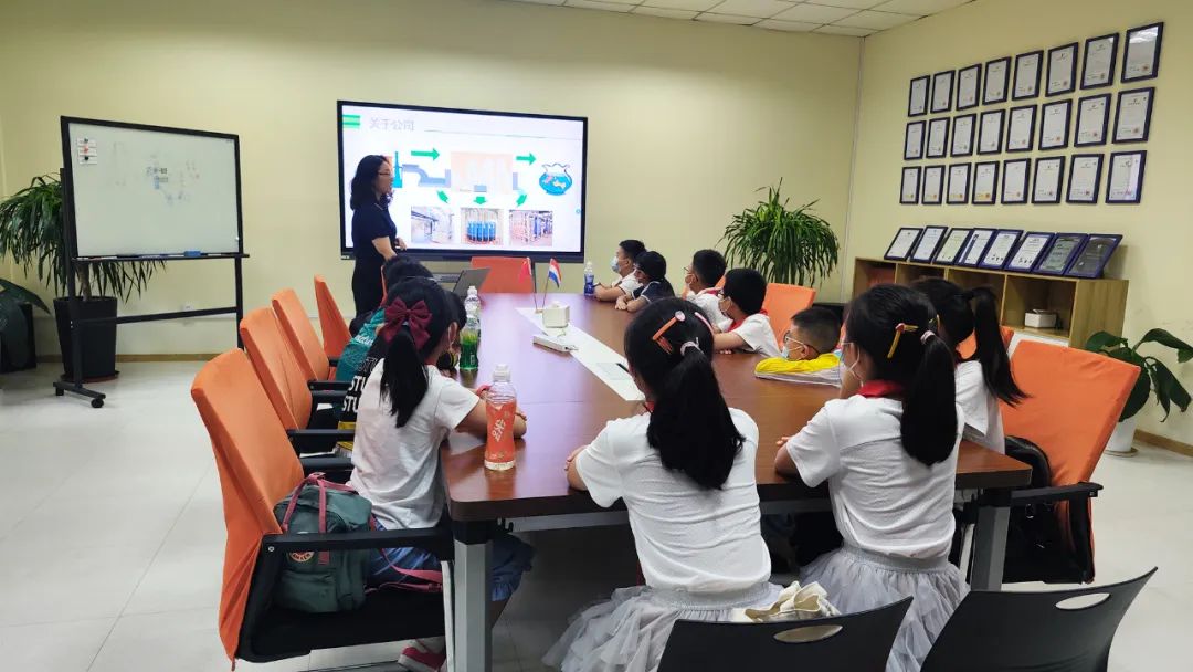 帶城小學(xué)紅領(lǐng)巾假日小隊走進依斯倍環(huán)保，開展校外實踐學(xué)習(xí)活動